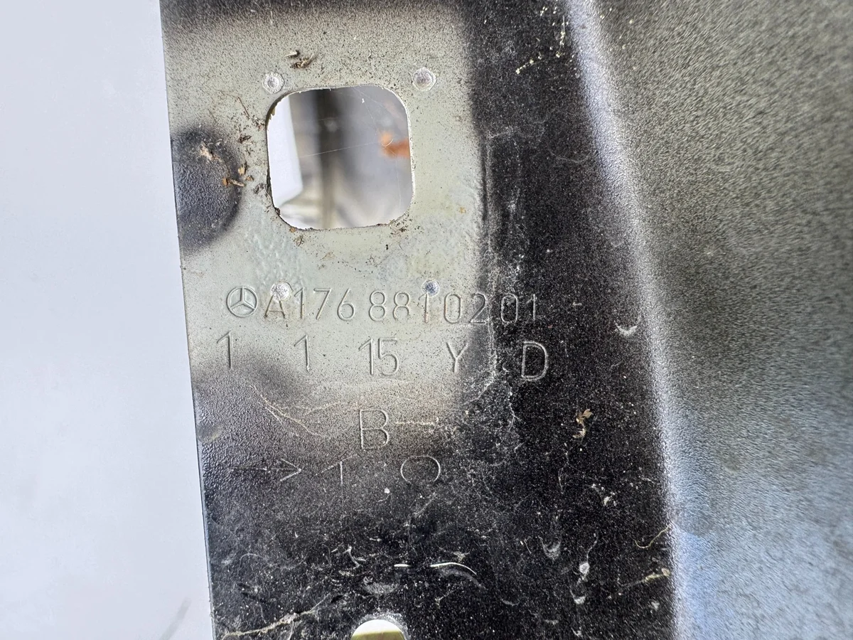 MERCEDES A KLASA W176 Kotflügel Vorne Rechts image 7
