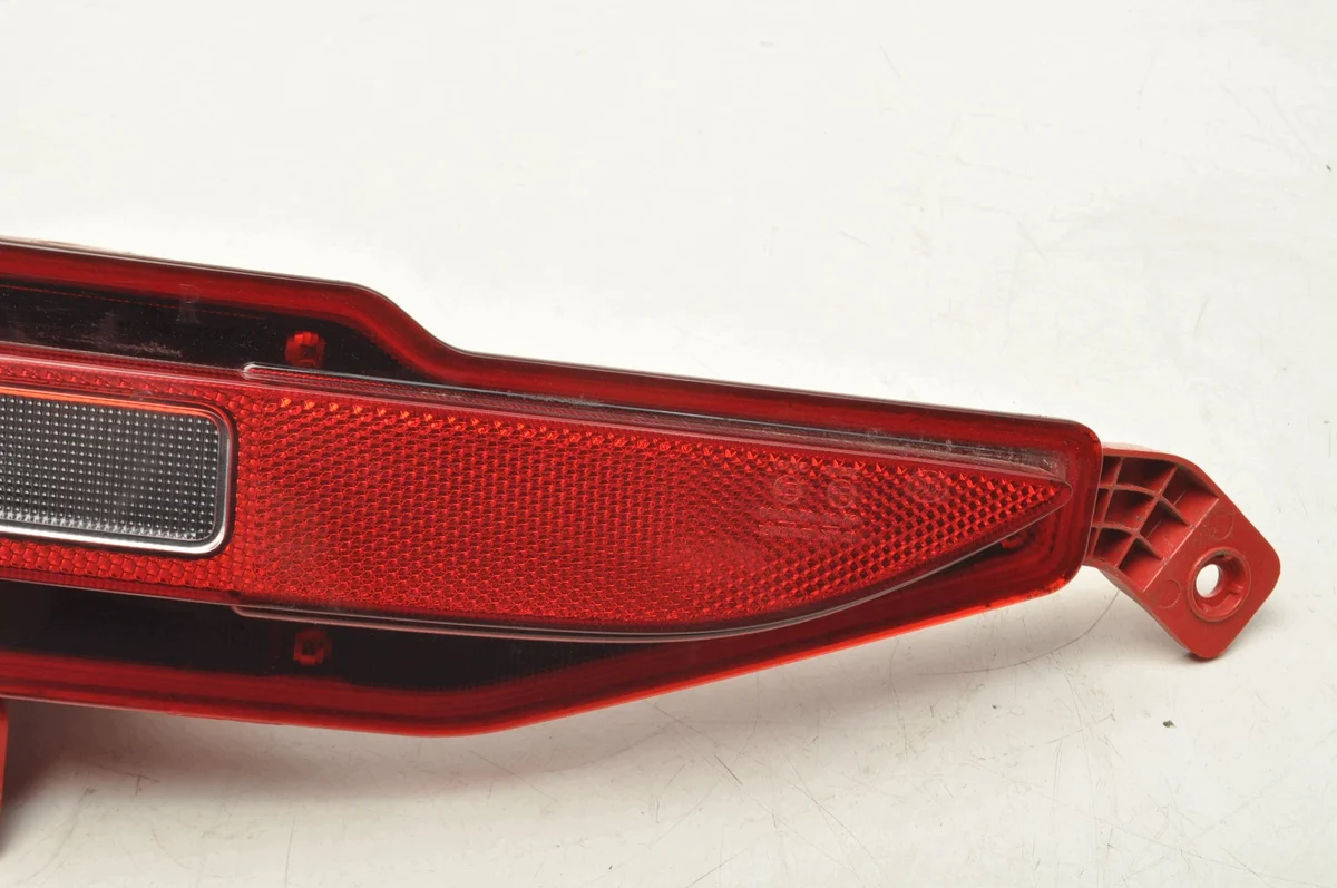 Luz Antiniebla Trasera MG 10526449 Derecha SUV image 3