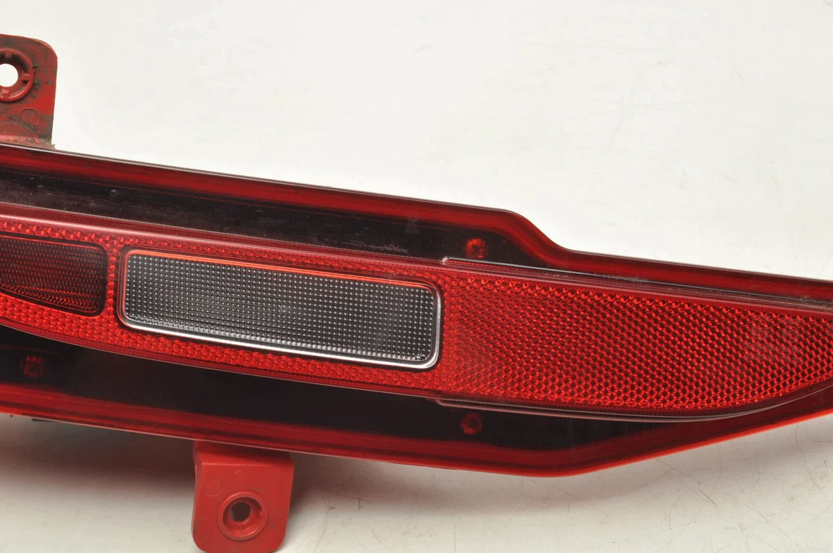 Luz Antiniebla Trasera MG 10526449 Derecha SUV image 6