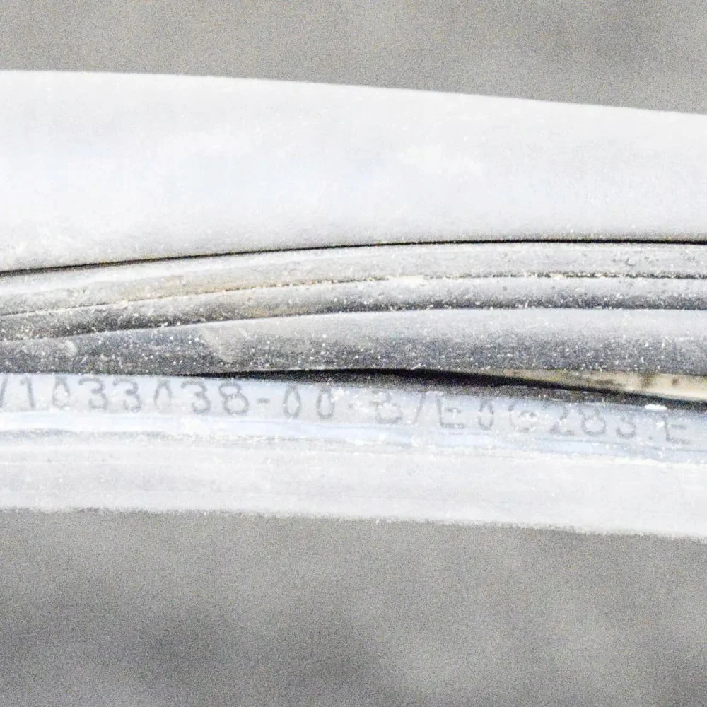 Joint de coffre Tesla Model X 2015- OEM 1033038-00-B image 4