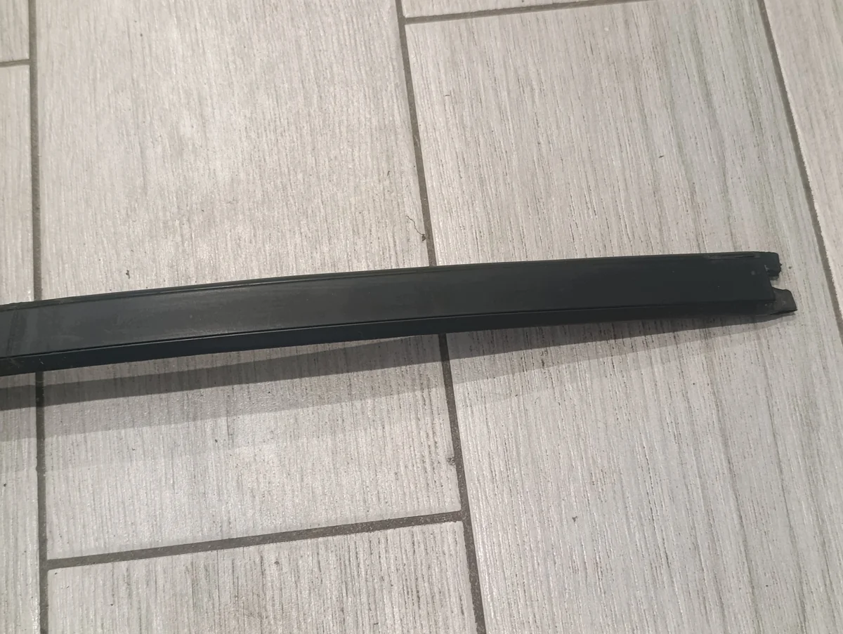 Opel Corsa D Rear Door Window Guide image 3