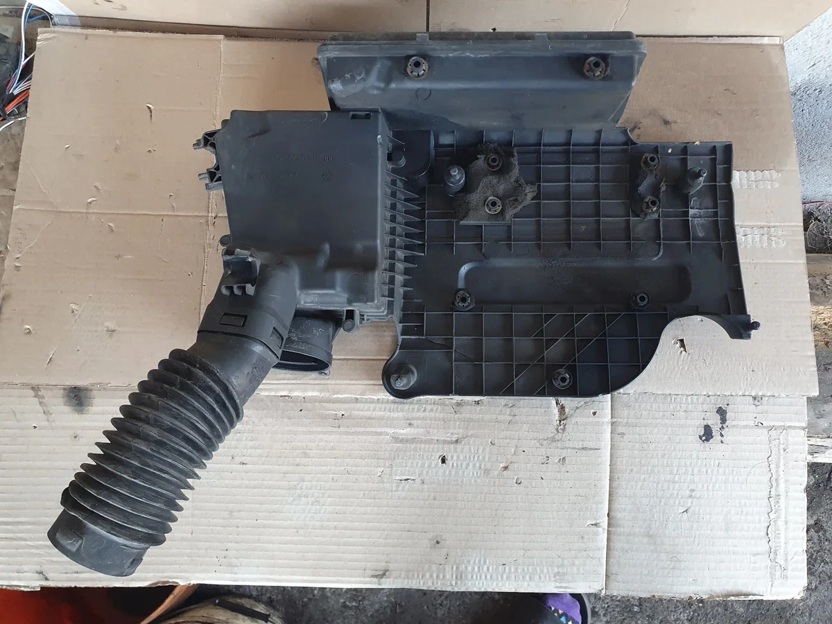 Ilmansuodattimen kotelo Ford Fiesta Mk6 image 3