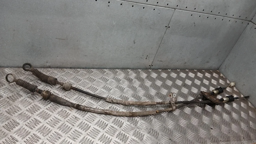 Câble de changement de vitesse Toyota Yaris 1.5B