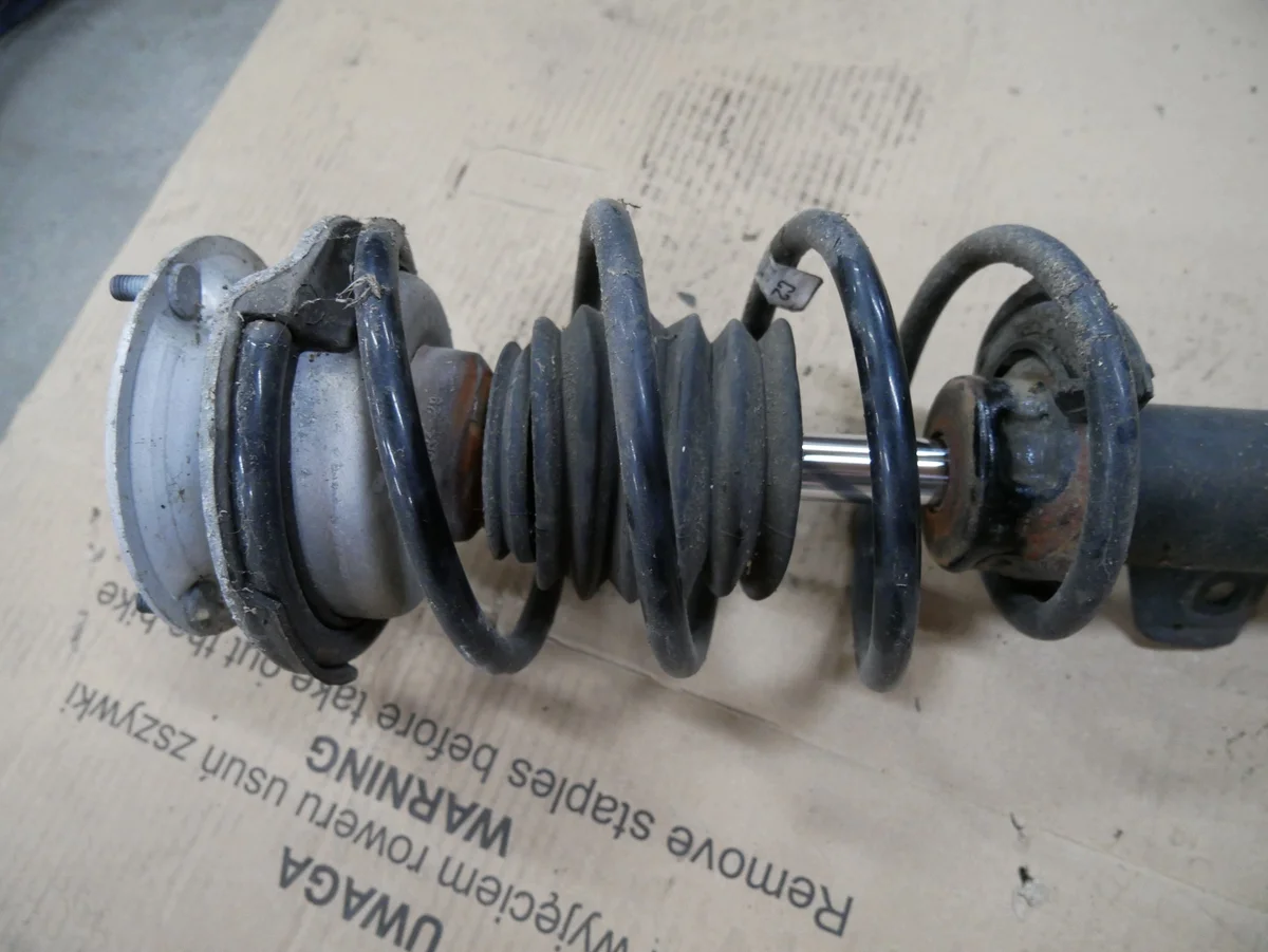 BMW E90-E93 etuiskunvaimennin jousella image 3