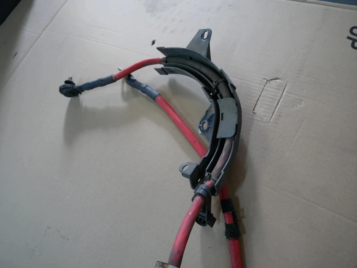 BMW E90 E91 E92 E93 Batterie Plus Kabel image 3