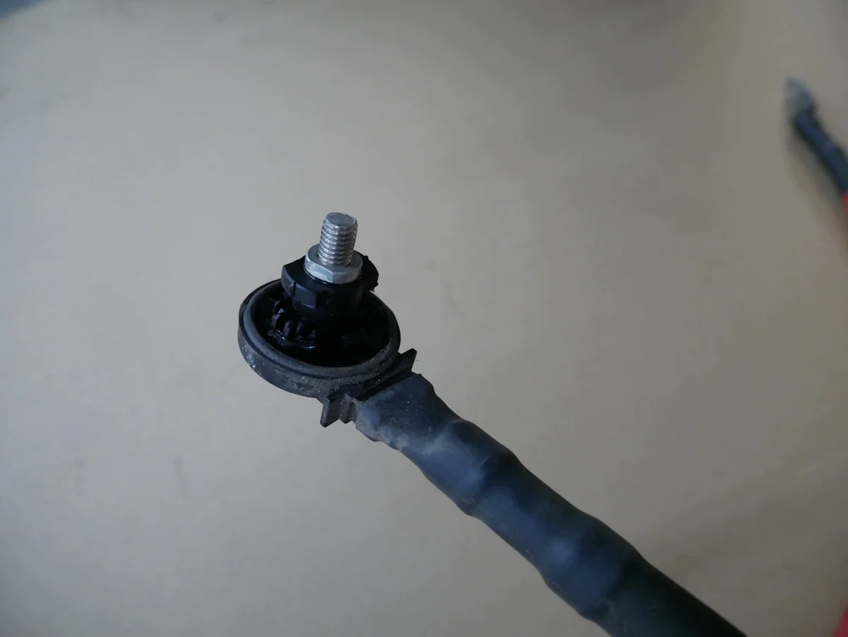BMW E90 E91 E92 E93 Batterie Plus Kabel image 4