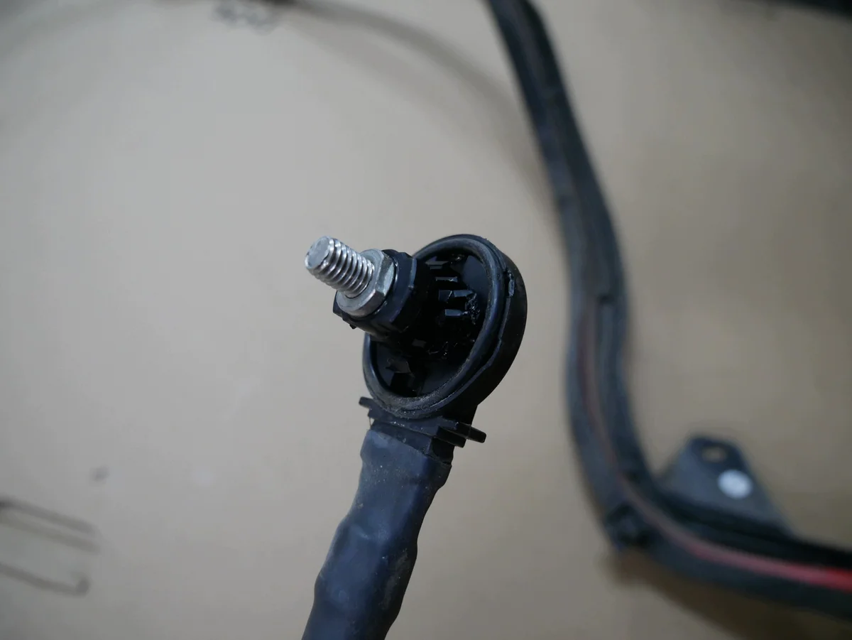 BMW E90 E91 E92 E93 Batterie Plus Kabel image 8