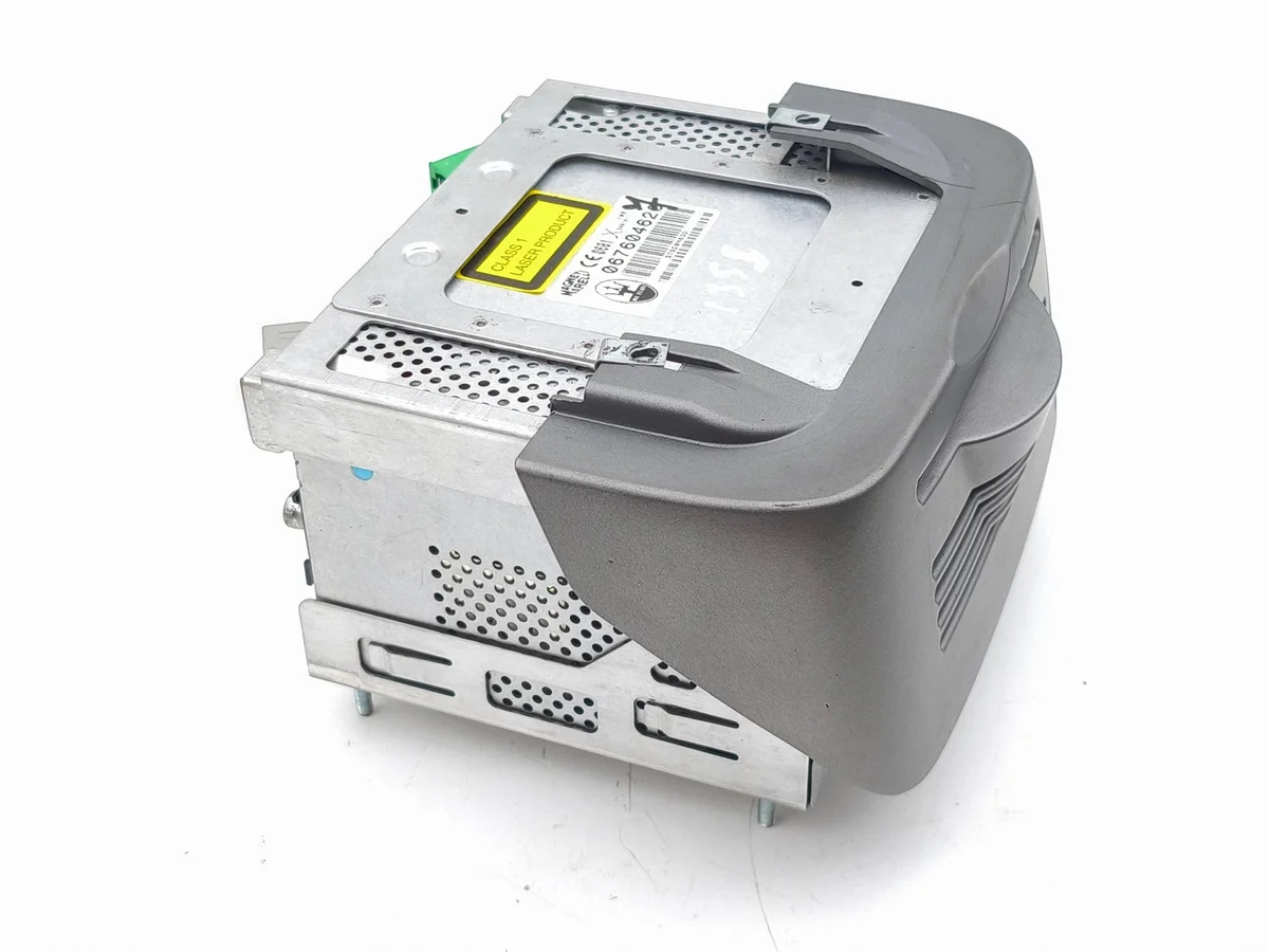 Maserati Coupe 2003 CD/DVD Changer 067604620 image 4