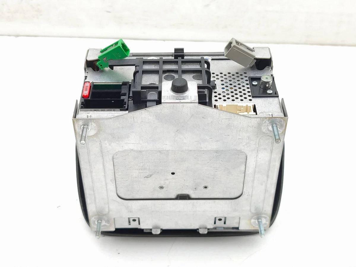Maserati Coupe 2003 CD/DVD Changer 067604620 image 7
