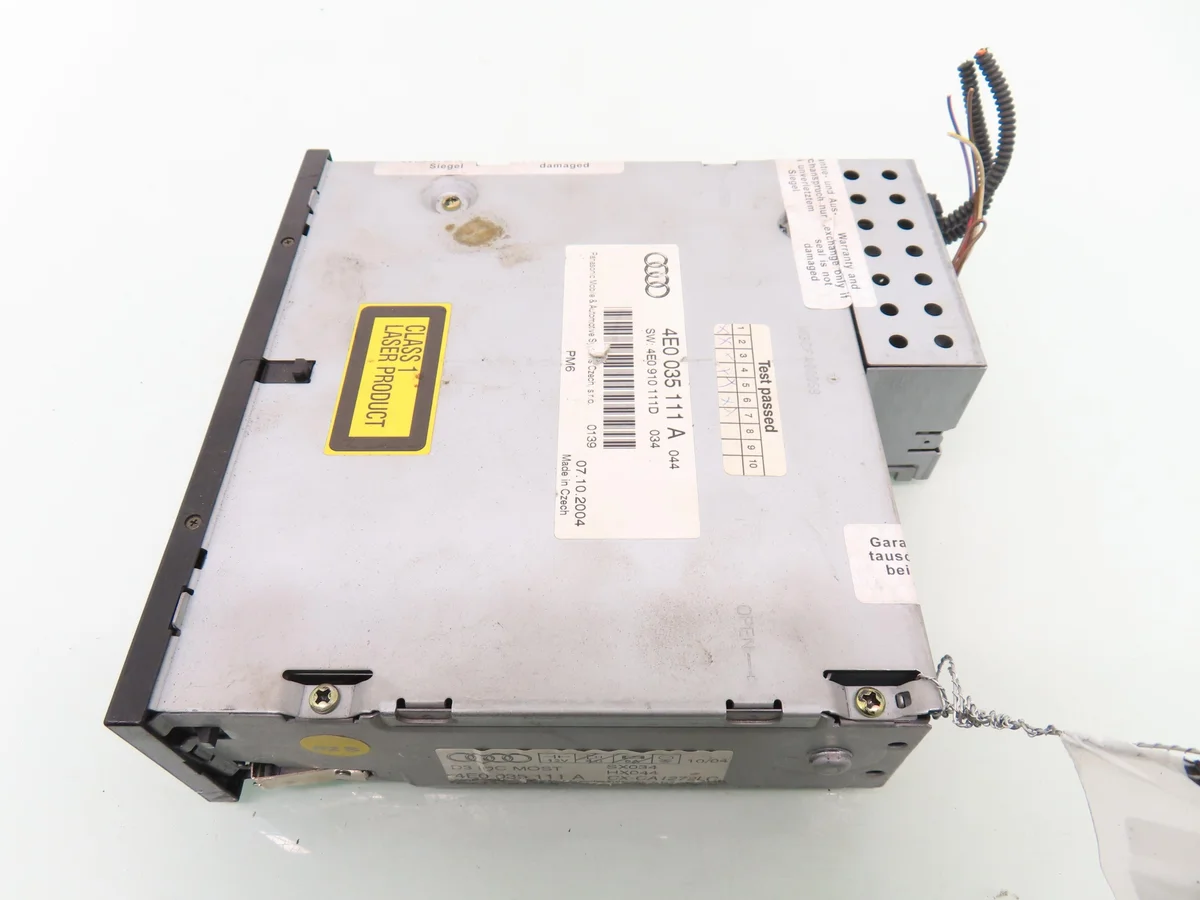 Audi A8 D3 CD Changer A1090407-4E0035111A image 3