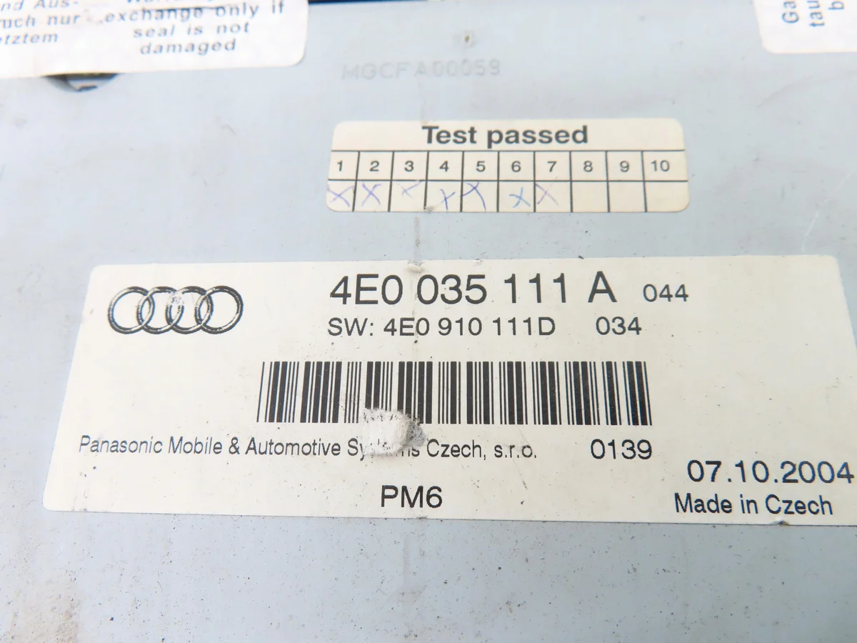 Audi A8 D3 CD Changer A1090407-4E0035111A image 4