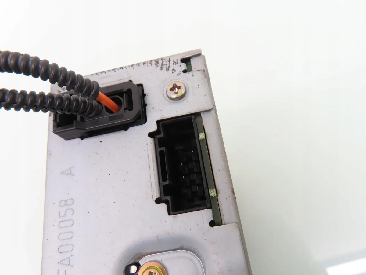 Audi A8 D3 CD Changer A1090407-4E0035111A image 6