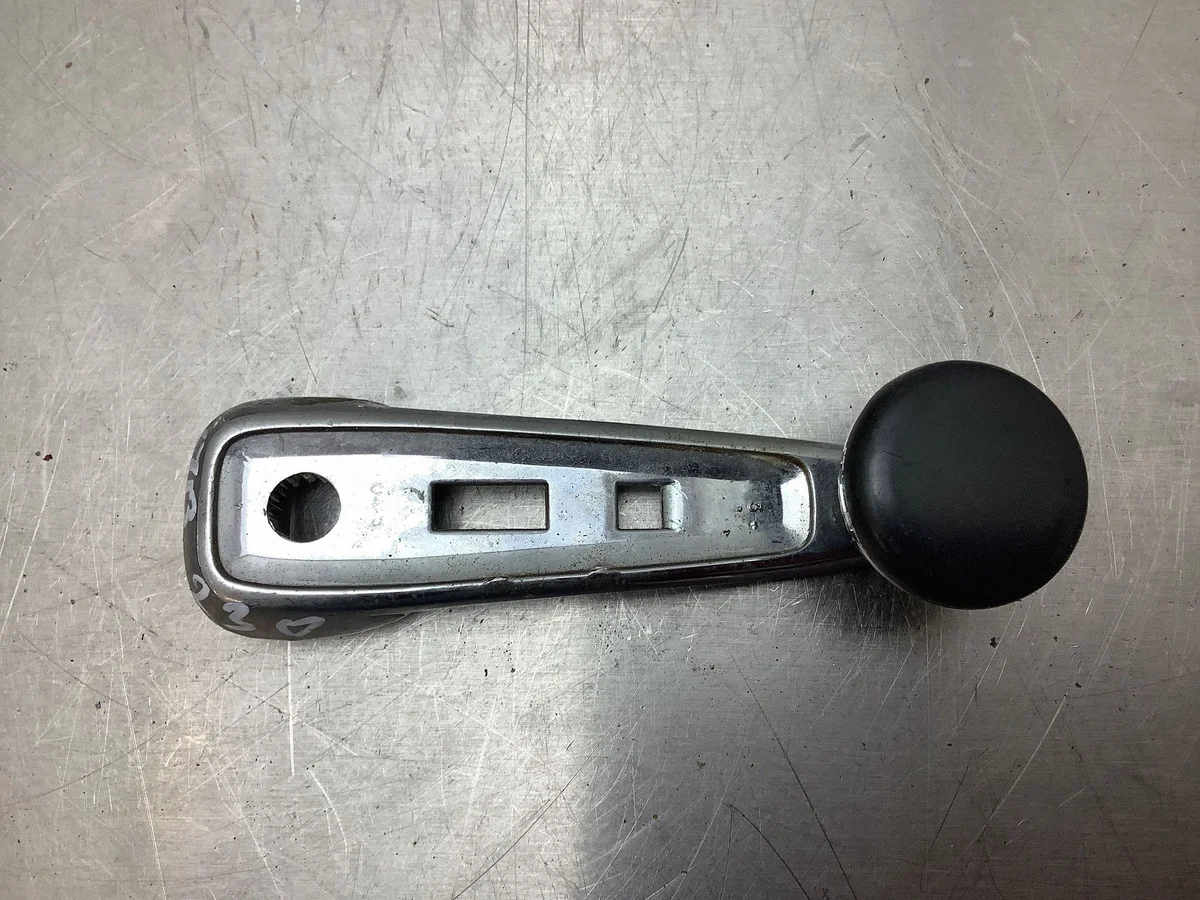 Manopola Alzacristallo Anteriore Mercedes S123