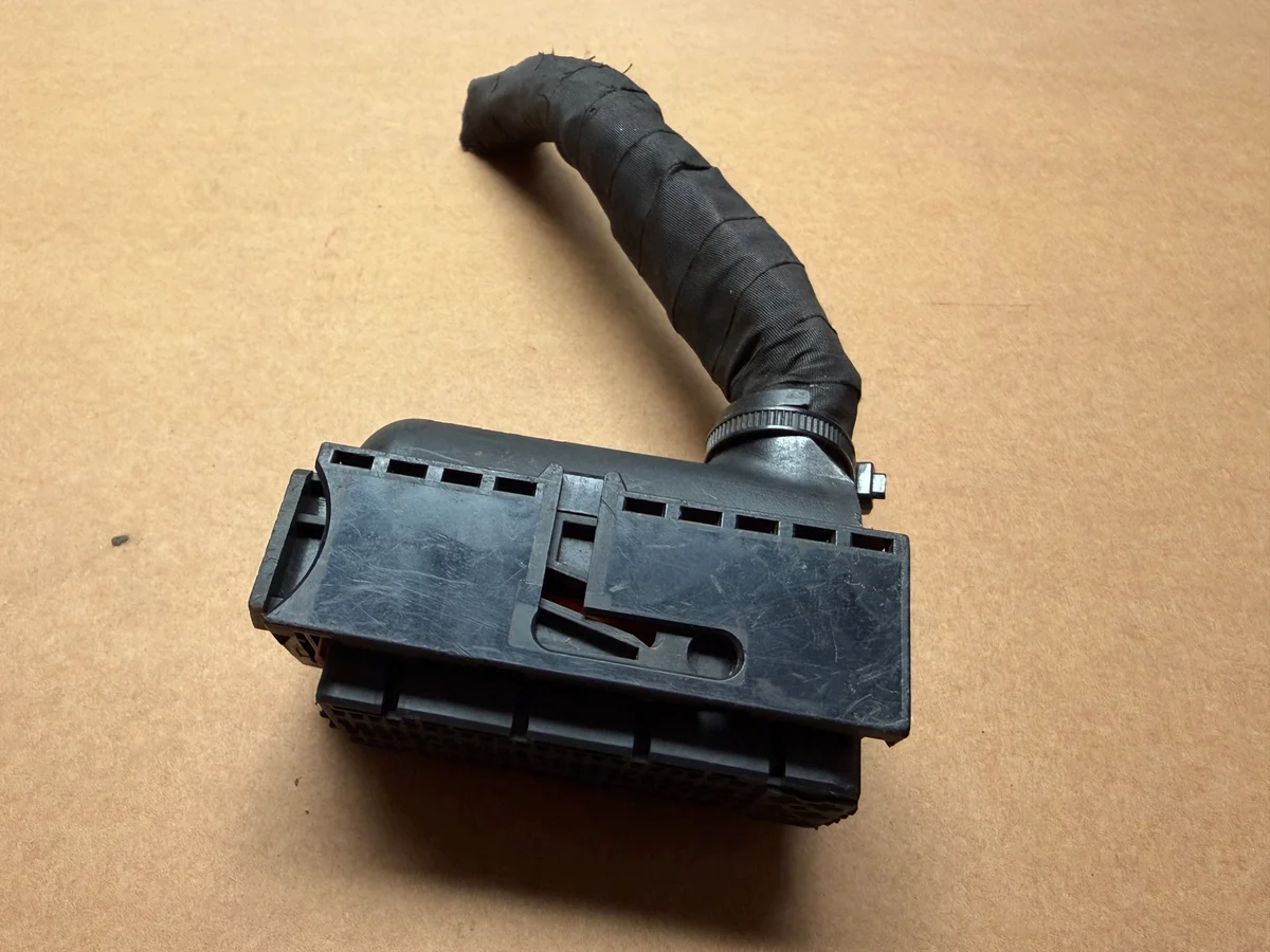Audi VW Plug Connector 5Q0906385G