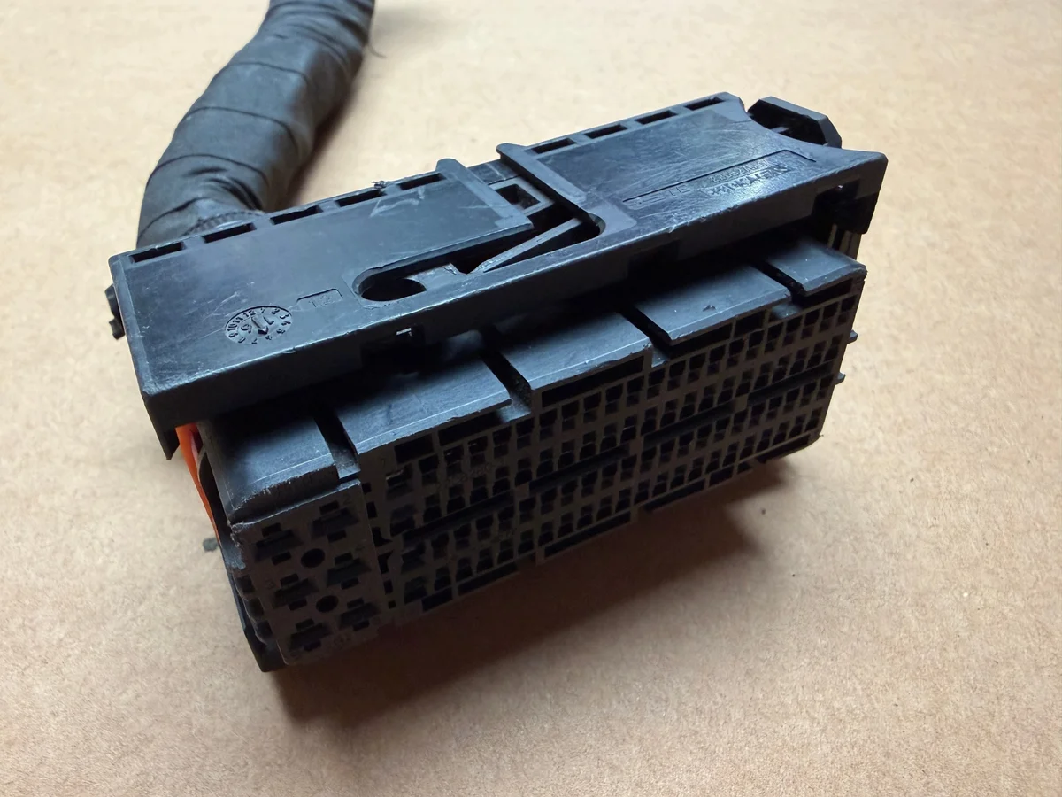 5Q0906385G Plug Pins Wiring Audi VW Used
