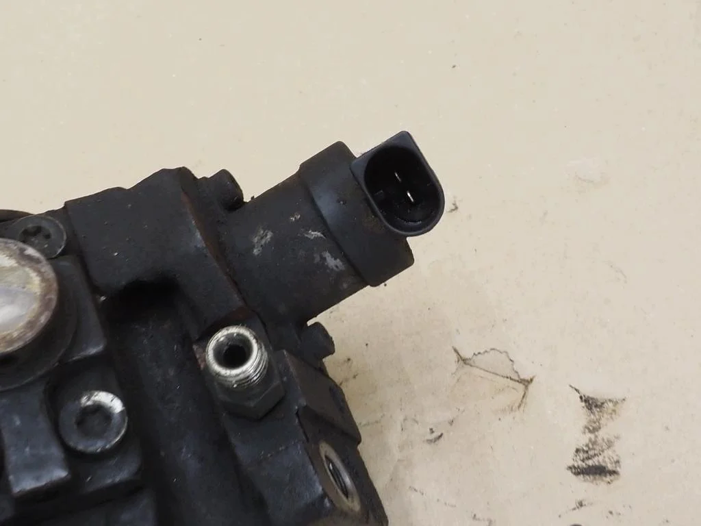 Sensor Bomba Inyectora Audi A6 C6 A4 B7 2.7 TDI image 4