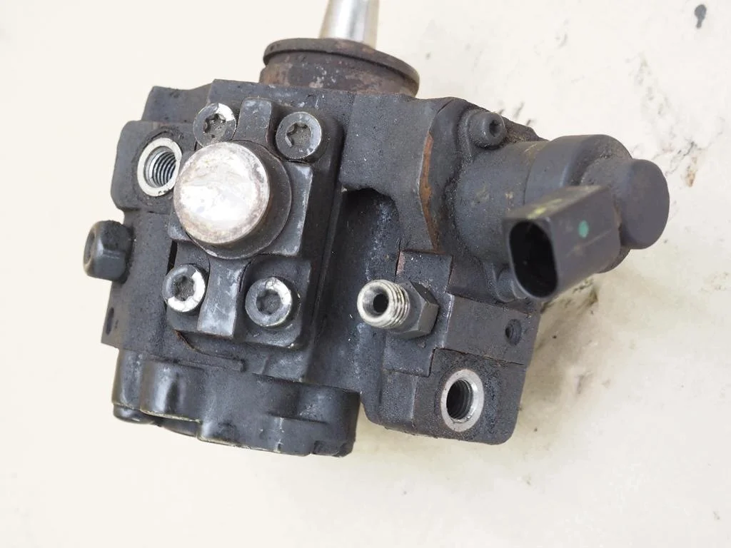 Sensor Bomba Inyectora Audi A6 C6 A4 B7 2.7 TDI image 6