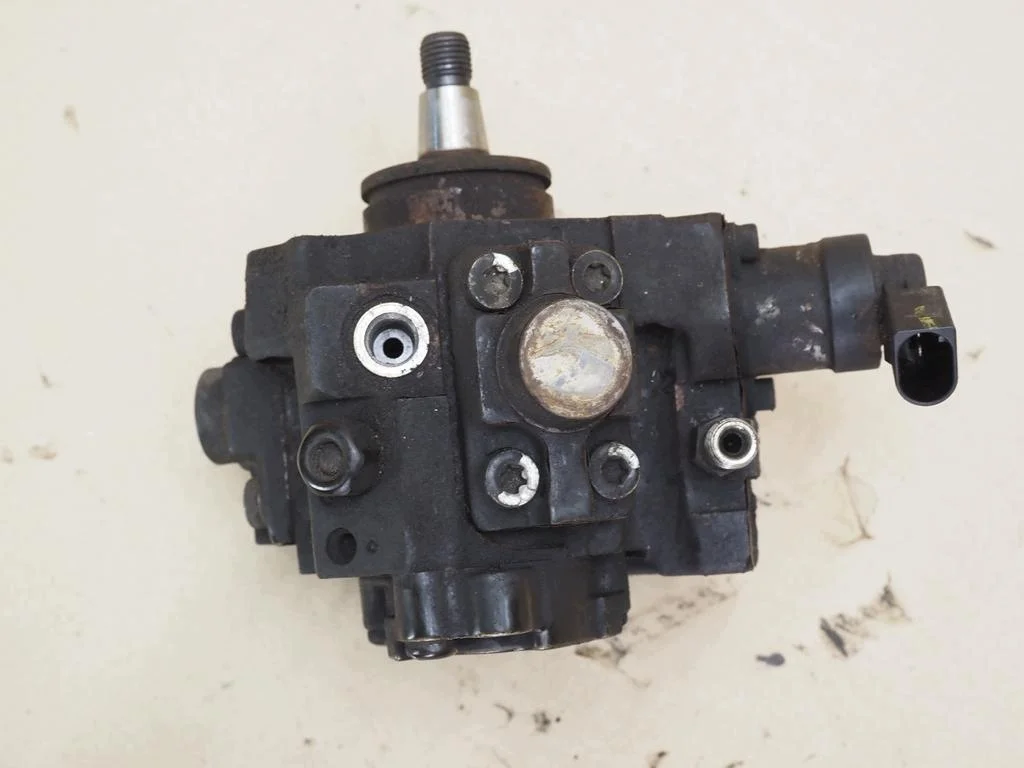 Sensor Bomba Inyectora Audi A6 C6 A4 B7 2.7 TDI image 7