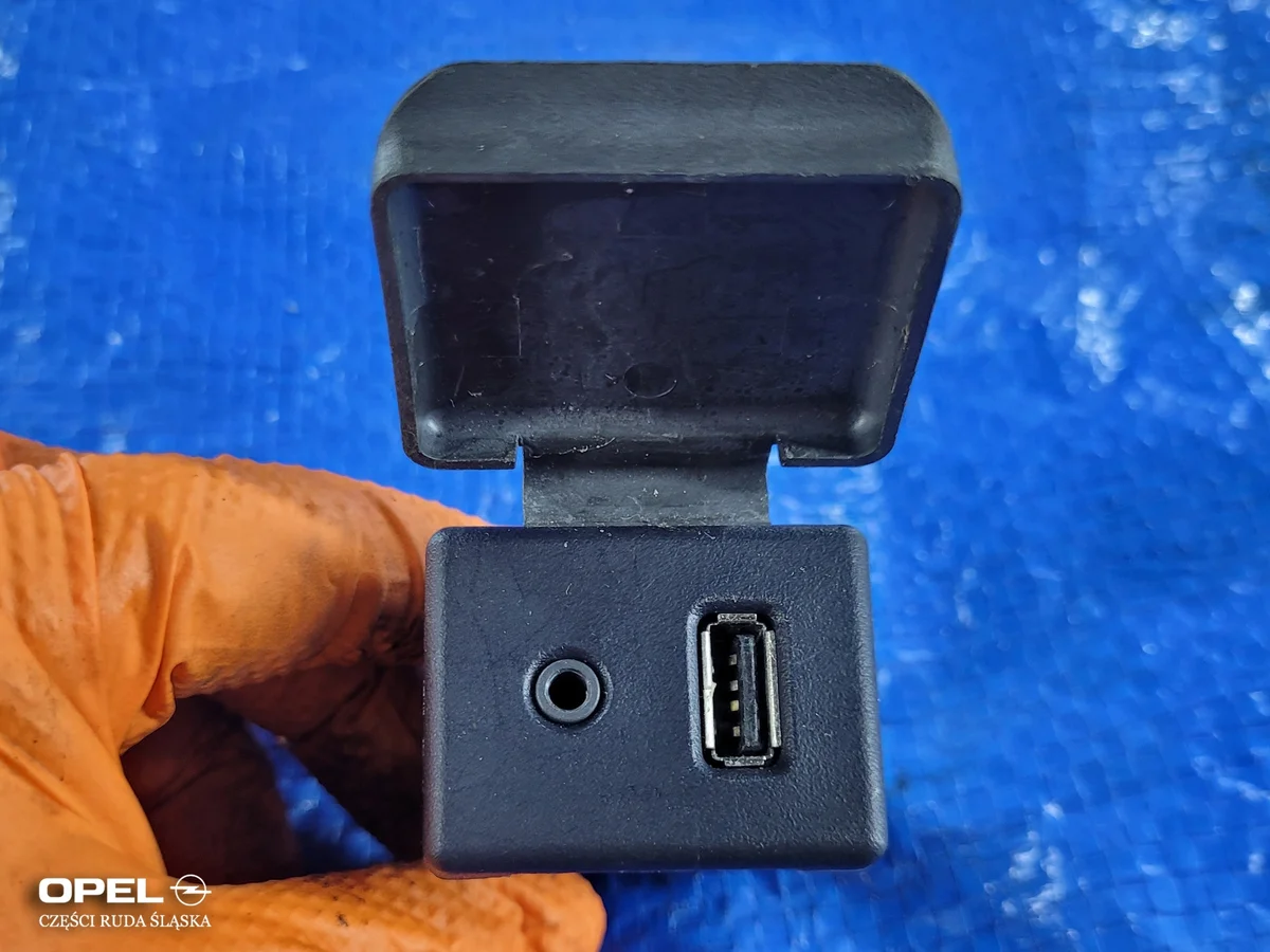 Opel Meriva B Panel USB AUX 13339483 Usado