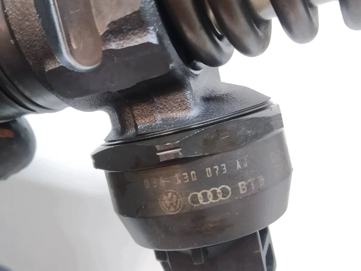 Inyector 038130073AJ VW Polo IV Usado image 3