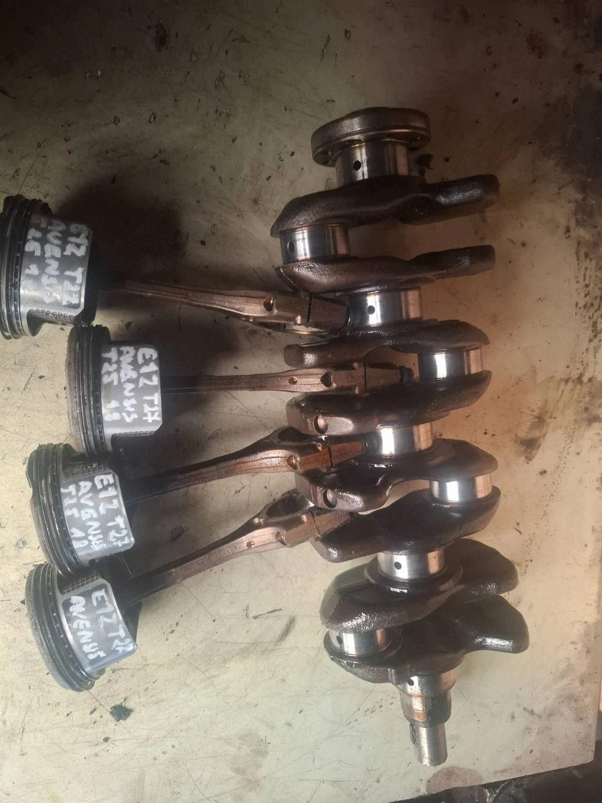 Albero motore Toyota Avensis T250 E1Z-T72