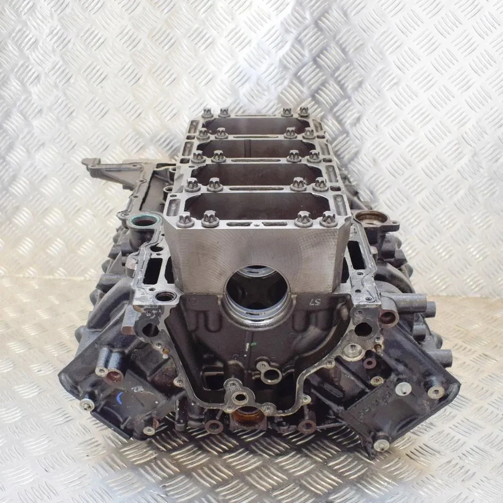 Moottorilohko Porsche Cayenne 95810093100