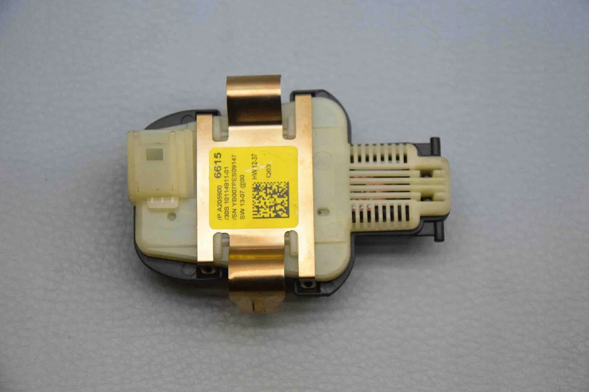 Sensor de Chuva Mercedes-Benz C W205 Usado image 7
