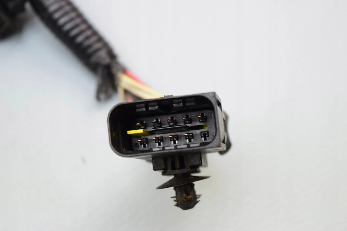 Sensor Nivel AdBlue Land Rover Velar Usado image 6