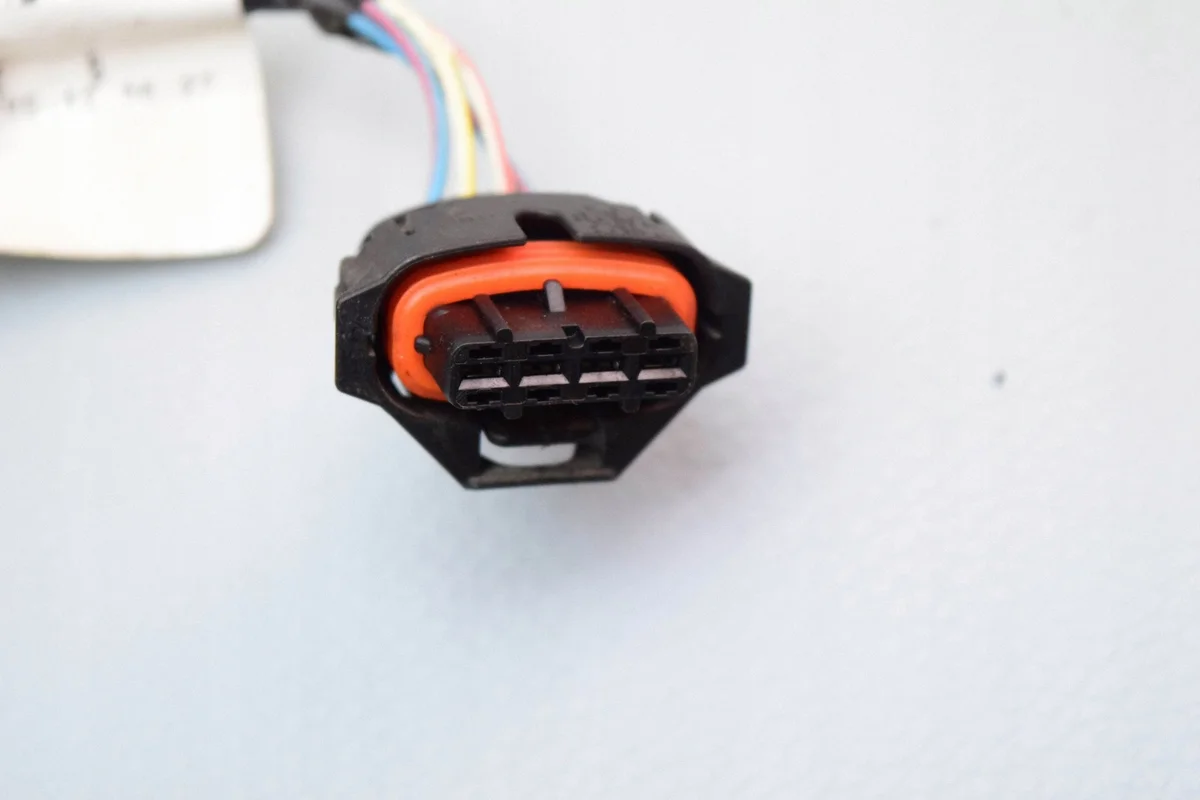Sensor Nivel AdBlue Land Rover Velar Usado image 7