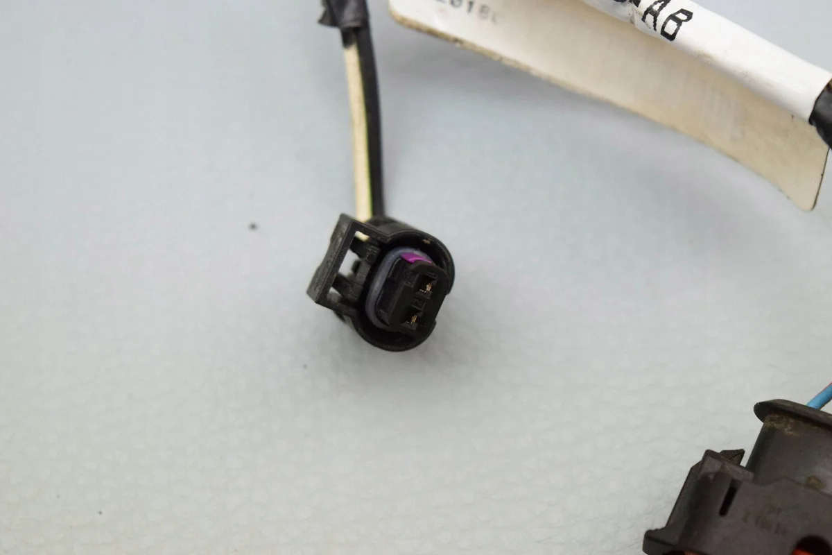 Sensor Nivel AdBlue Land Rover Velar Usado image 8