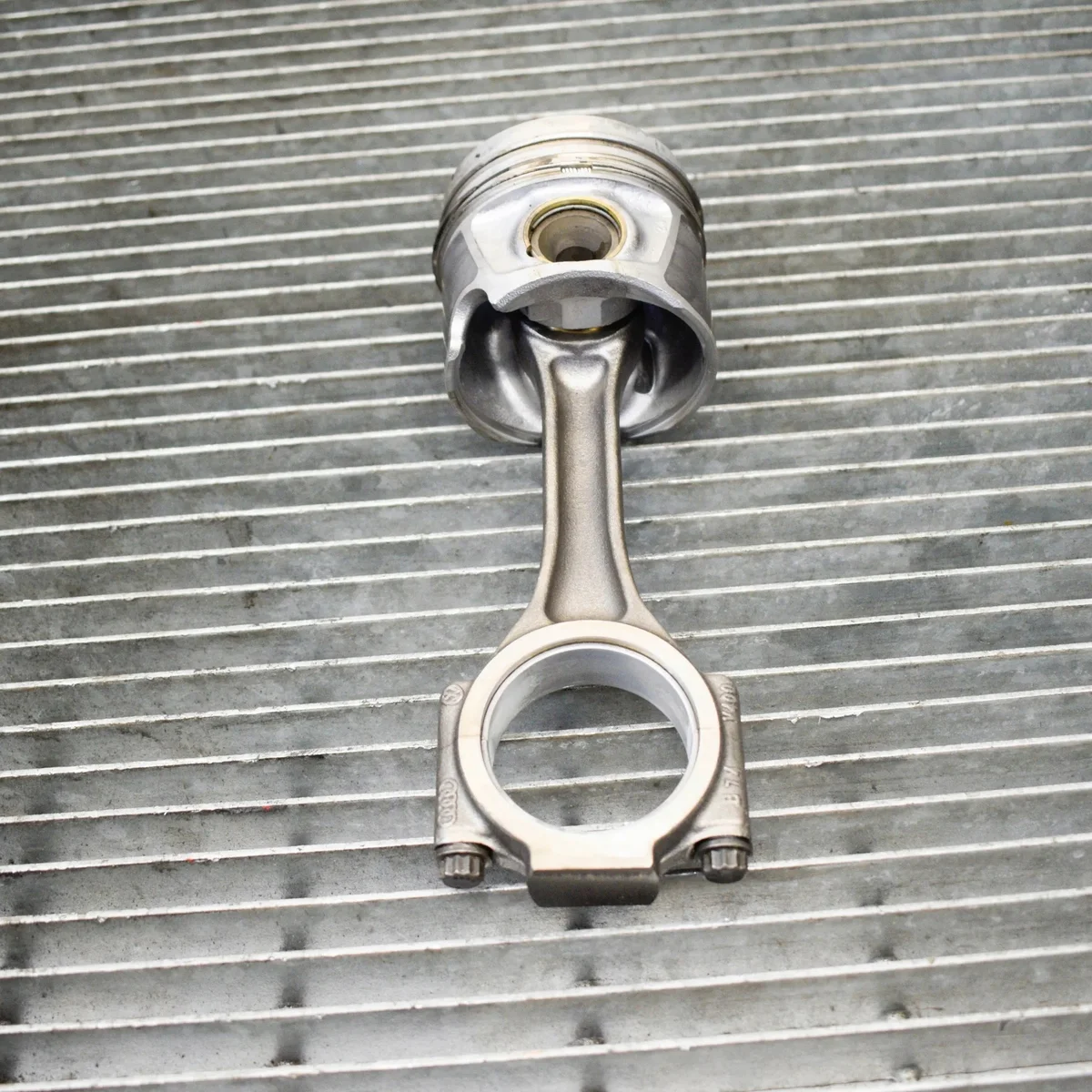 Piston VW Passat B6 2.0L 125kw 038105401J03L107065K image 4