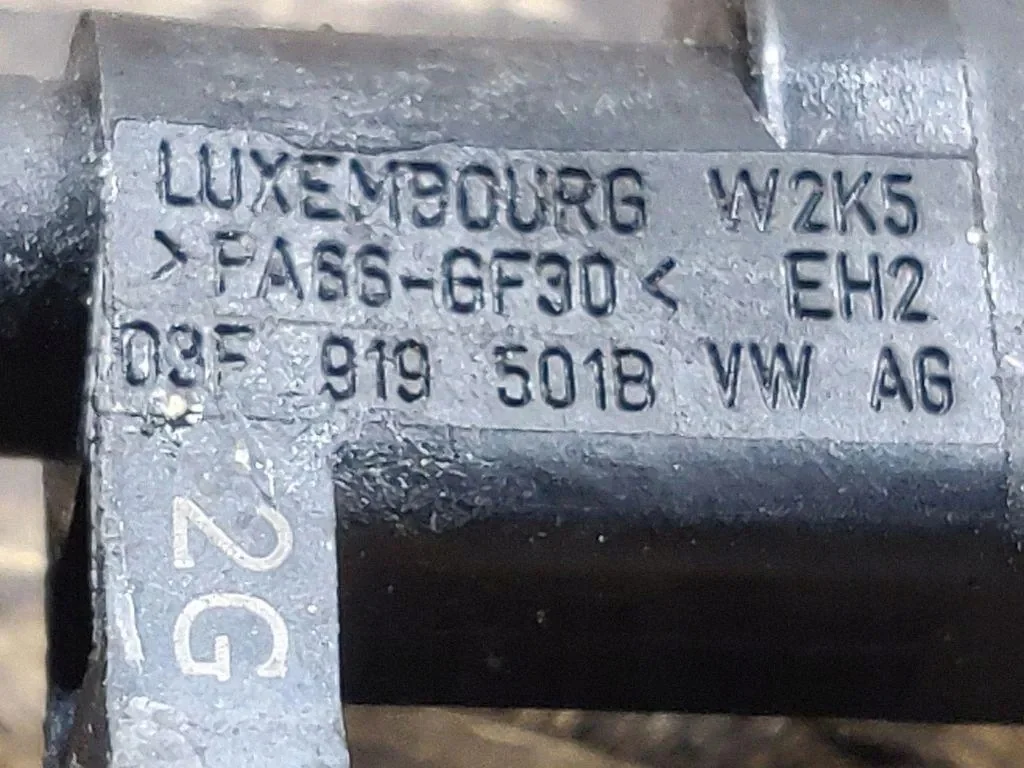Jäähdytysnestelämpötila-anturi SEAT ATECA image 3