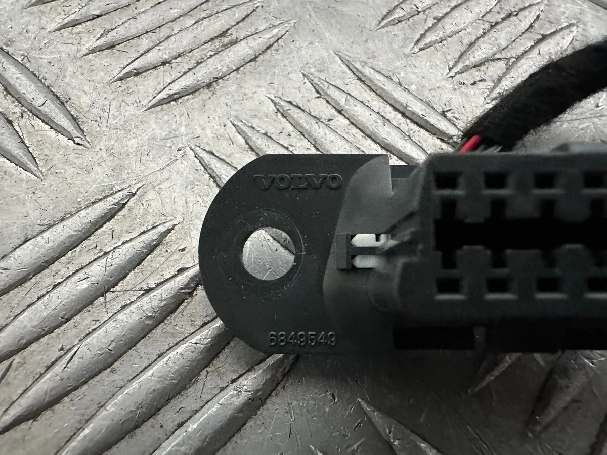 Volvo V60 I Conector OBD Usado ESI801 image 3