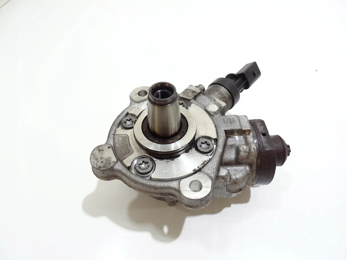 Bomba Inyectora BMW OE 7797874 Usada image 3