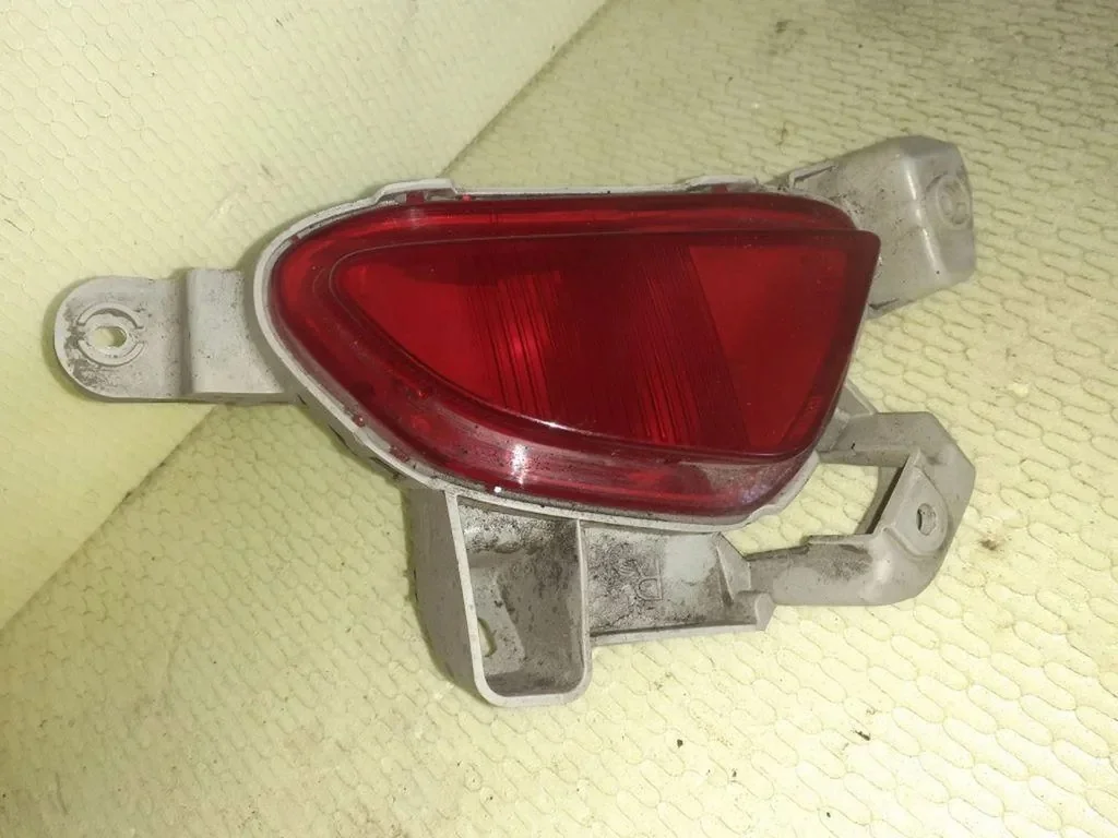 Feu arrière pare-chocs Mazda DA6J-51650