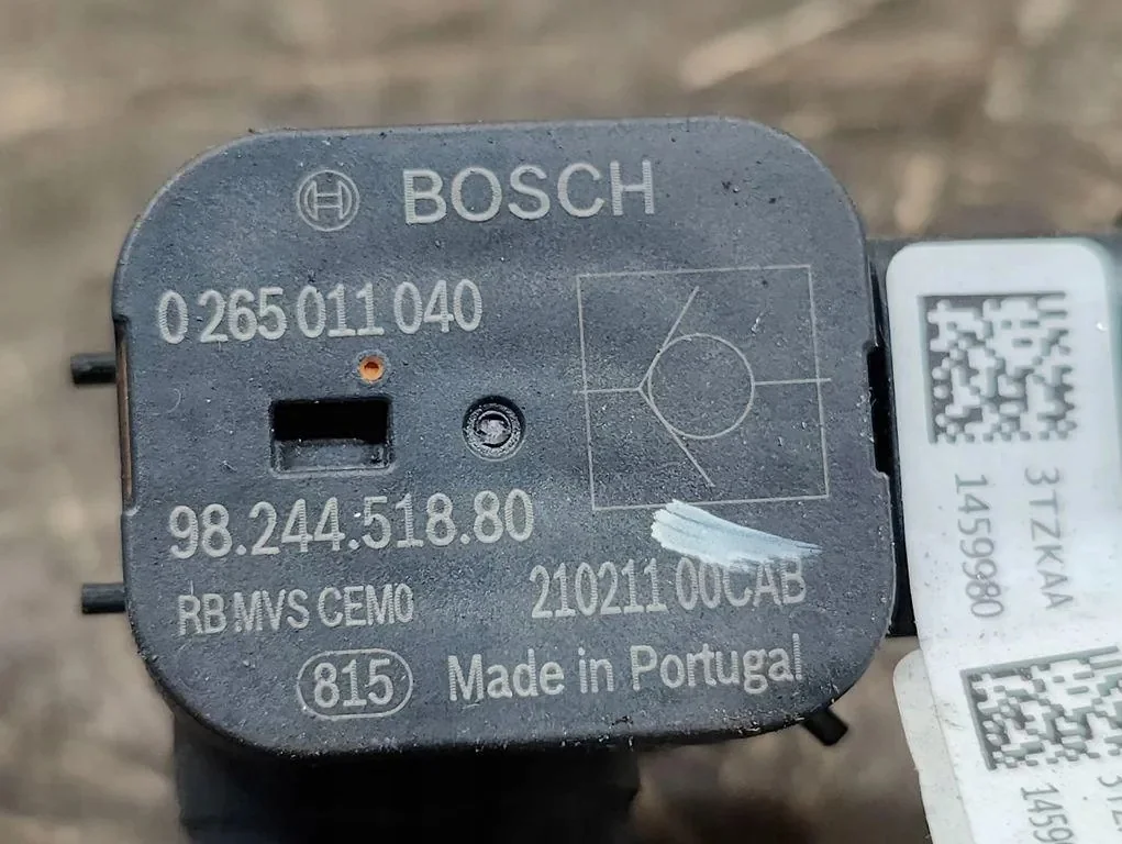 Opel Mokka Fuel Pressure Sensor 9824451880 image 4