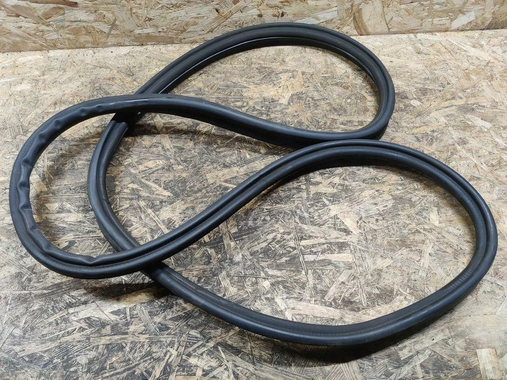 BMW F46 Trunk Lid Seal 7318867 image 2