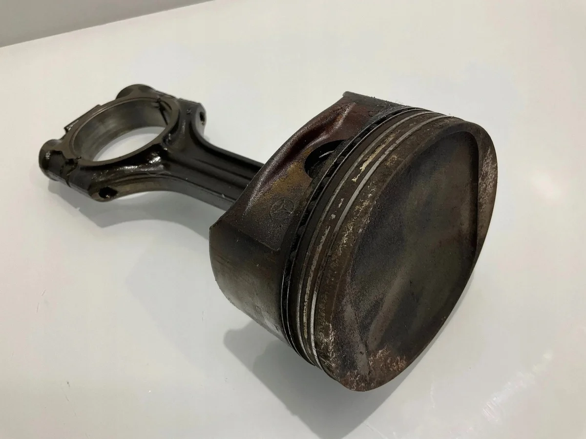 Kolv med vevstake Mercedes-Benz E W211 2005
