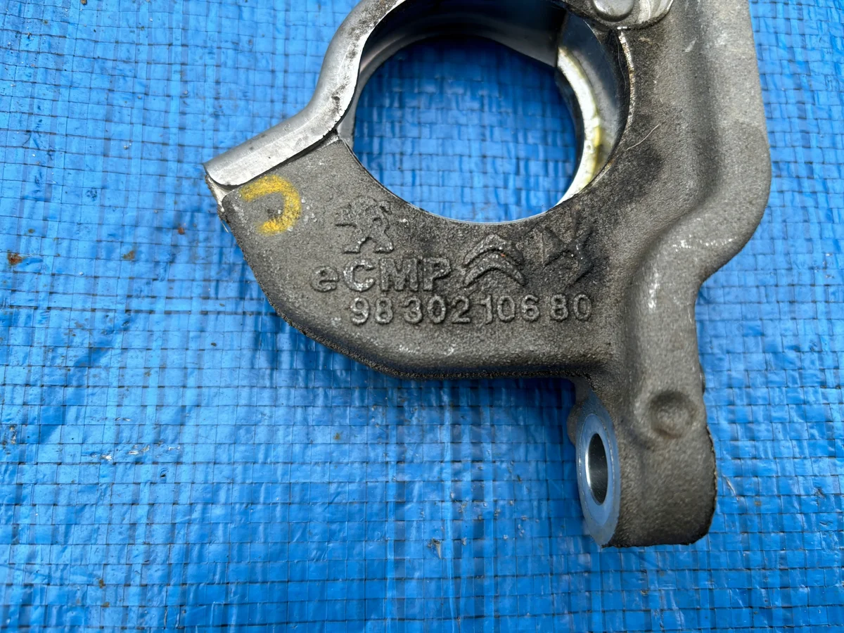 Peugeot 208 II Electric Driveshaft Support