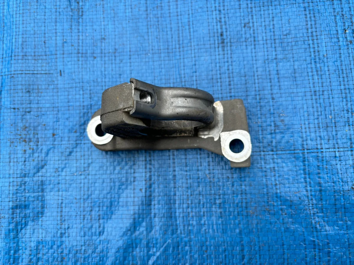 Suporte Eixo Peugeot 208 II Elétrico 9830210680 image 3
