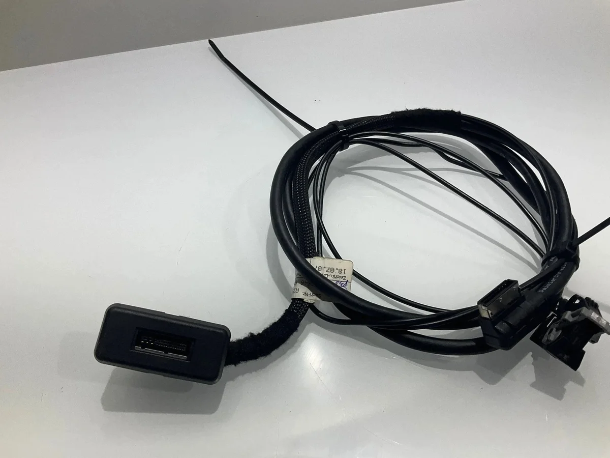iPod-uttag Mercedes CLS C219 2009 A2118202413