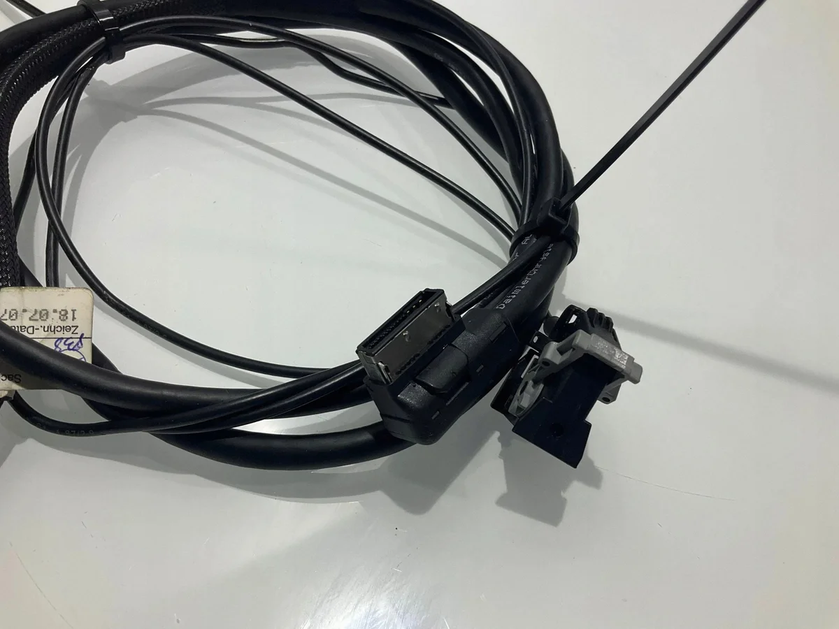 Prise iPod Mercedes-Benz CLS C219 2009 A2118202413