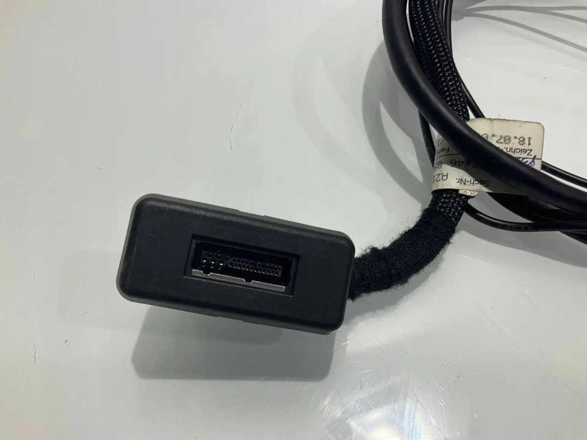 Conector iPod Mercedes-Benz CLS C219 A2118202413 image 3