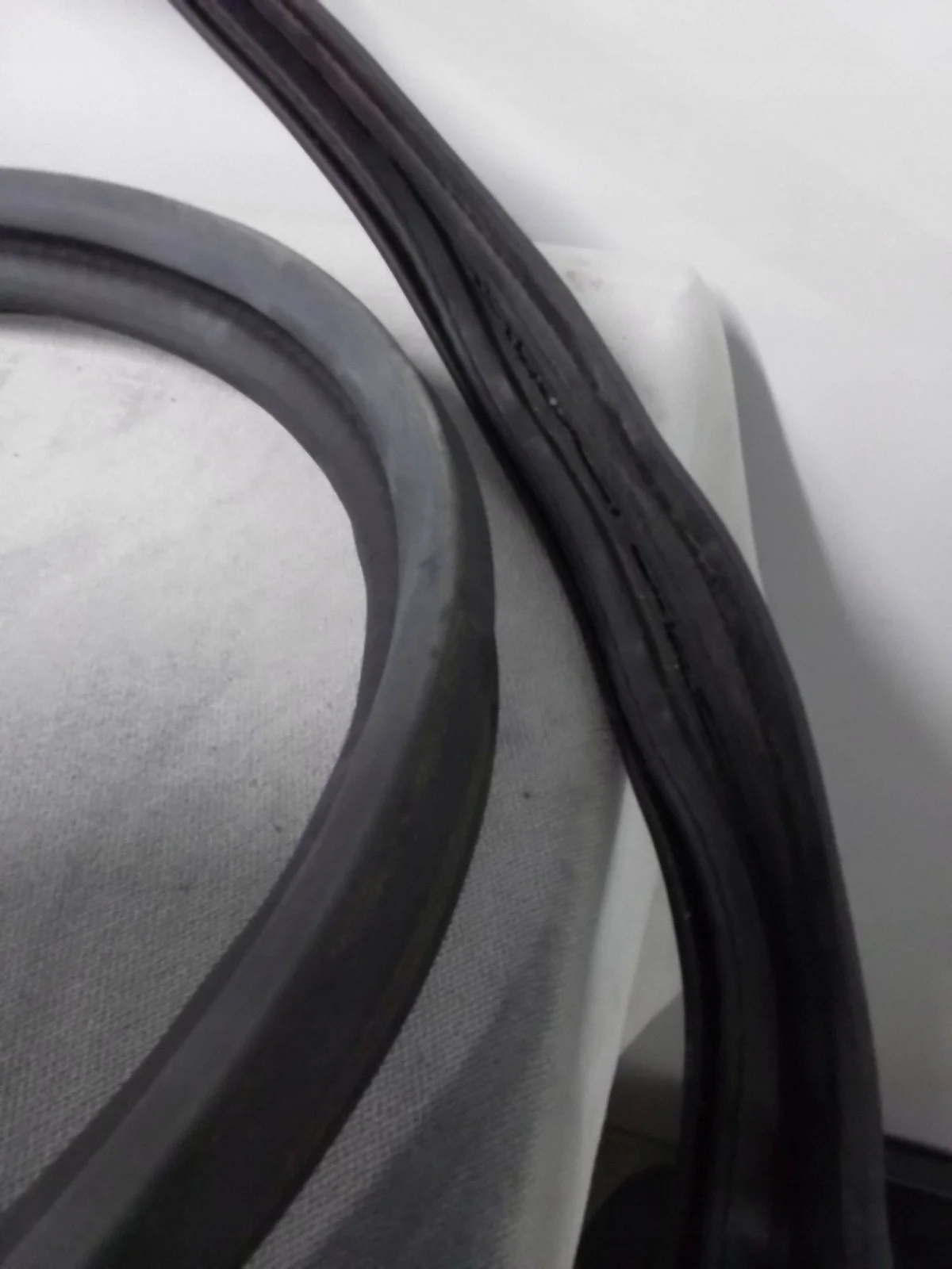 Used Subaru Outback Trunk Seal 63516AN00A image 3