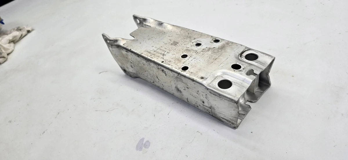 MINI F54 7351522 Barra supporto usata image 3
