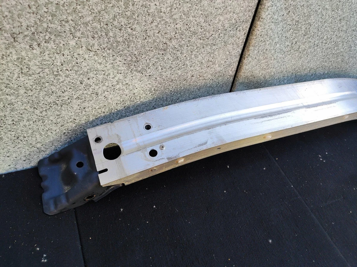 Stötfångarförstärkning Toyota RAV4 V 5 (52021-42200)