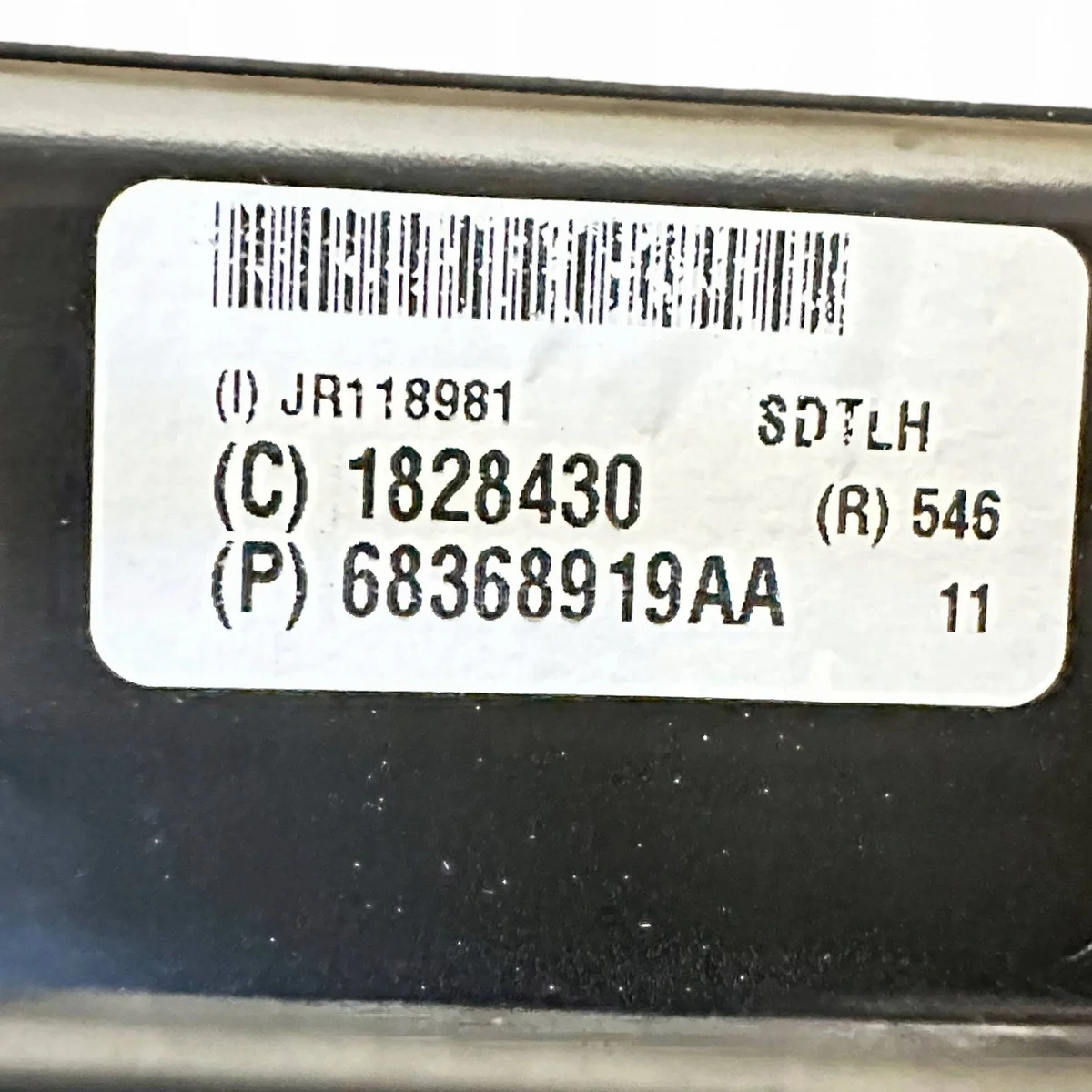 Chrysler Pacifica 2018 Gauche OEM 68369596AA image 7