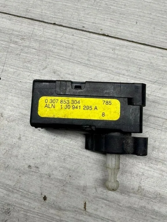 Motor faro Skoda Octavia I 1J0941295A