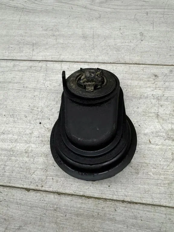Öljyntäyttökorkki VW Sharan 7M3103179
