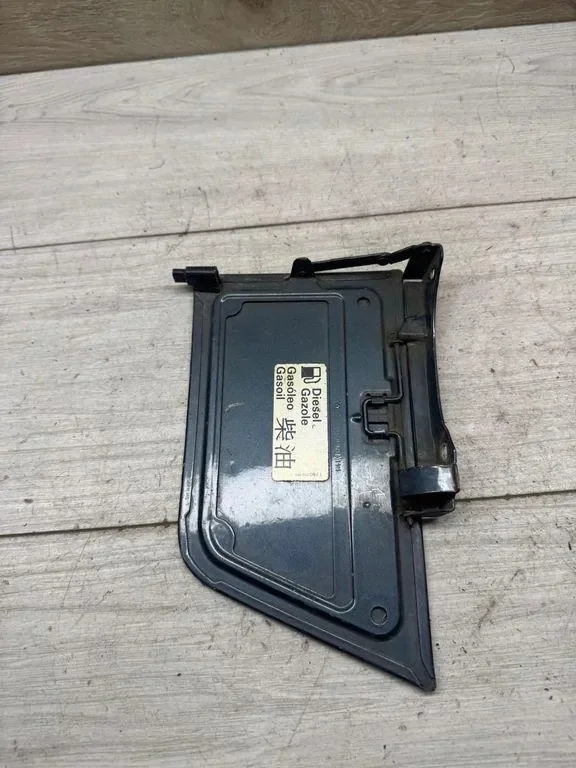 Polttoainetankin luukku VW Phaeton 1H0010092L